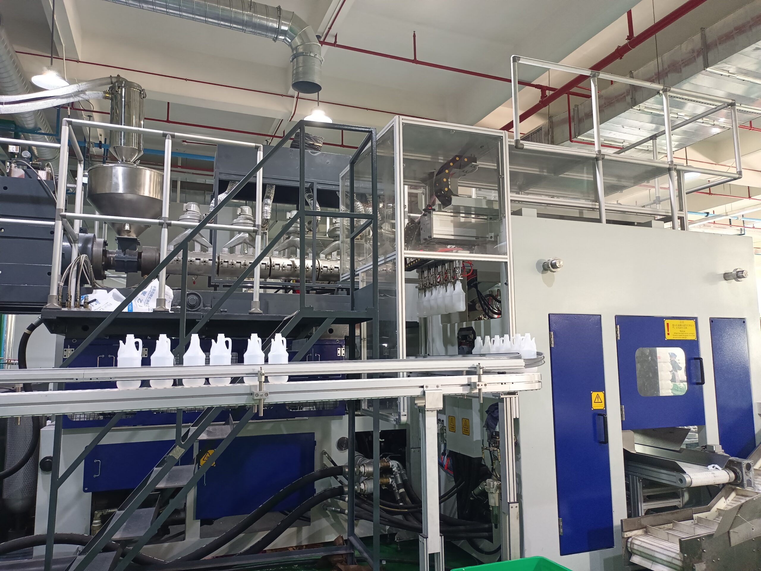 Gravimetric blender :  batching in the blow molding industry