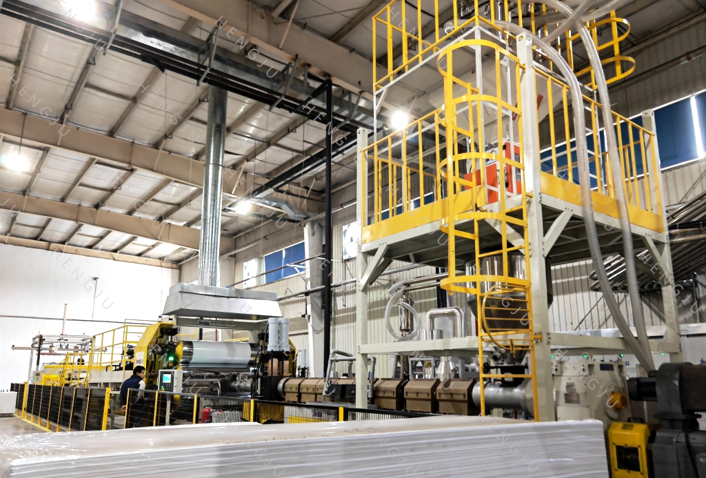 Gravimetric blender use for plastic extrusion industry