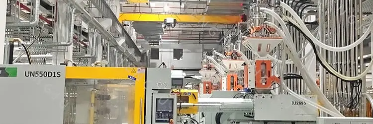 Dosador gravimétrico instalado em linha de injeção plástica